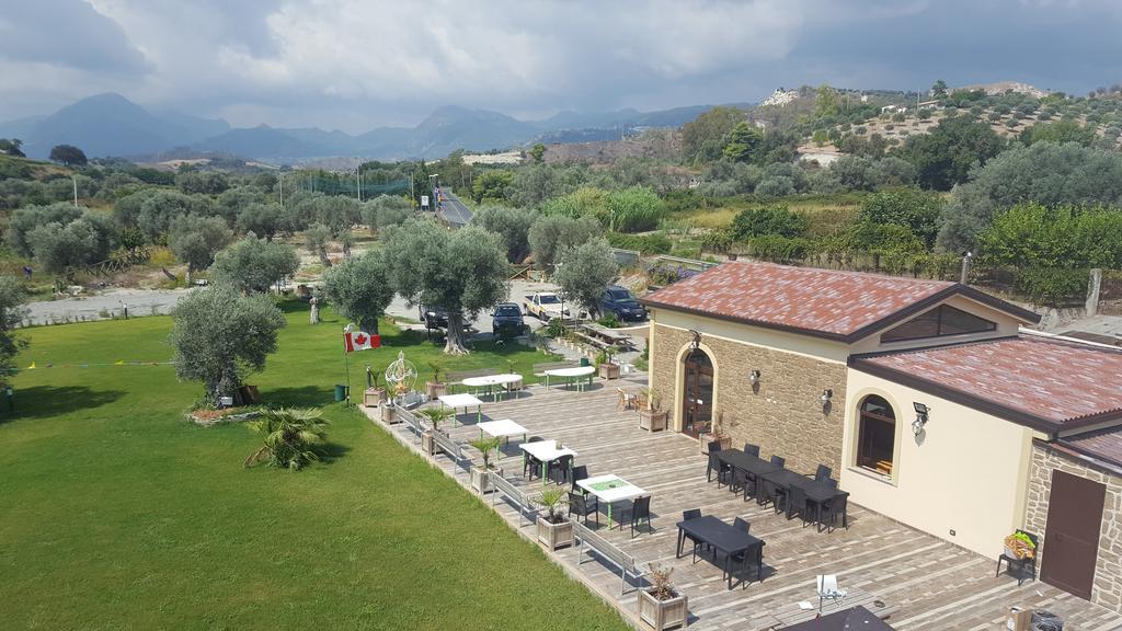 Agriturismo Donna Beatrice Бианко Екстериор снимка