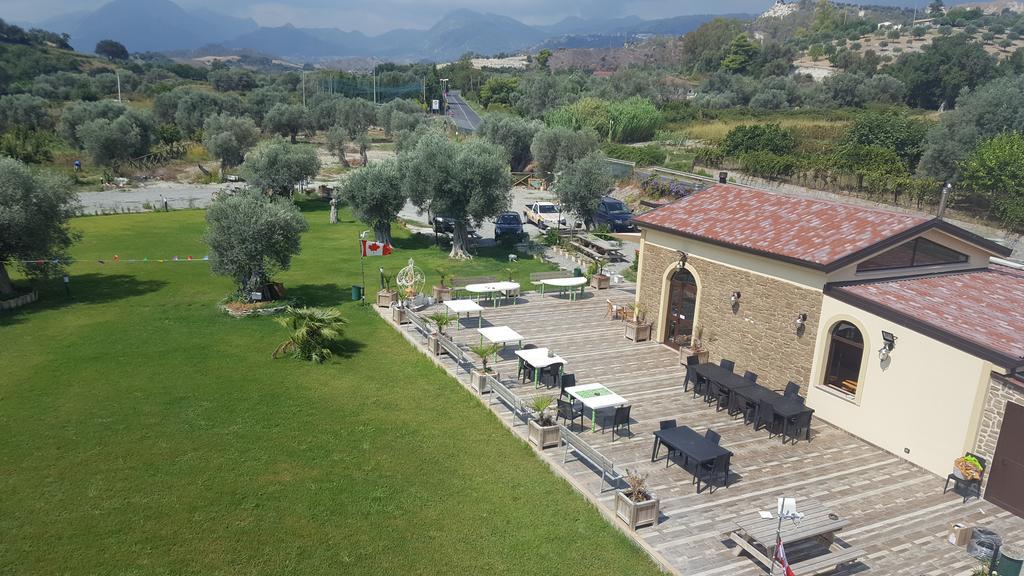 Agriturismo Donna Beatrice Бианко Екстериор снимка
