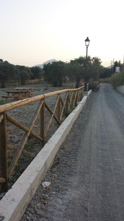 Agriturismo Donna Beatrice Бианко Екстериор снимка
