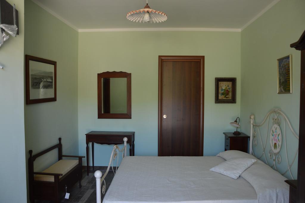 Agriturismo Donna Beatrice Бианко Стая снимка