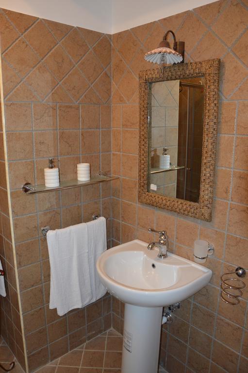 Agriturismo Donna Beatrice Бианко Екстериор снимка