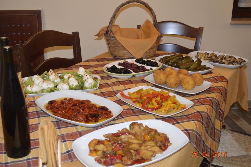 Agriturismo Donna Beatrice Бианко Екстериор снимка