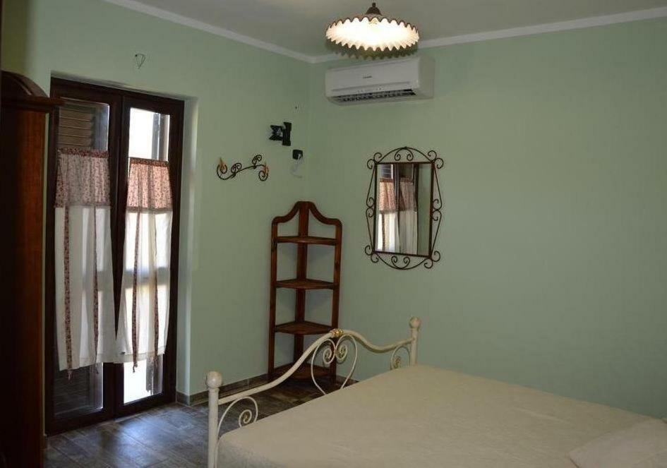 Agriturismo Donna Beatrice Бианко Екстериор снимка
